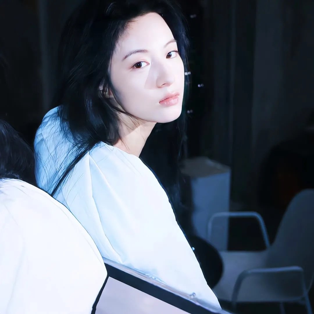 少年与水球